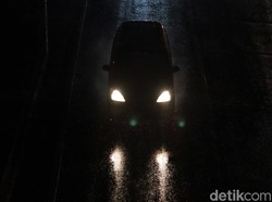 Diguyur Hujan, Arus Lalin di Simpang Gadog Malam ini Lancar