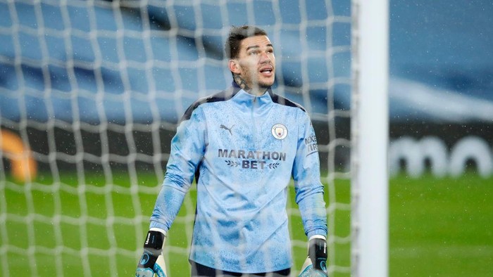 MANCHESTER, ENGLAND - DECEMBER 26: Ederson of Manchester City warms up prior to the Premier League match between Manchester City and Newcastle United at Etihad Stadium on December 26, 2020 in Manchester, England. The match will be played without fans, behind closed doors as a Covid-19 precaution. (Photo by Clive Brunskill/Getty Images)