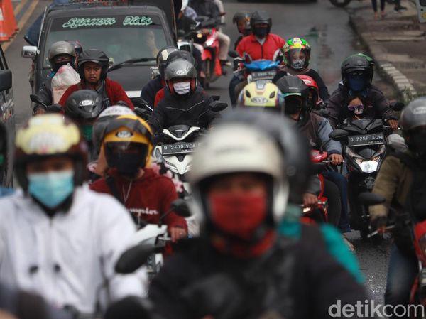Jalan Cileunyi-Cibiru Ramai Pemotor Saat Arus Balik Libur Tahun Baru