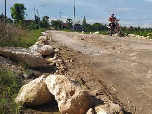 Duh, Akses Jalan Menuju Bandara Ngloram Masih Memprihatinkan