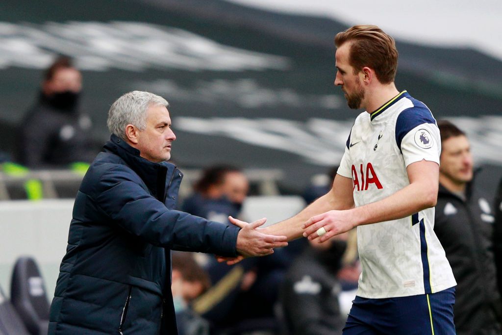 LONDON, ENGLAND - JANUARY 02: Jose Mourinho, Manager of Tottenham Hotspur shakes hands with Harry Kane of Tottenham Hotspur as he leaves the pitch during the Premier League match between Tottenham Hotspur and Leeds United at Tottenham Hotspur Stadium on January 02, 2021 in London, England. The match will be played without fans, behind closed doors as a Covid-19 precaution. (Photo by Ian Walton - Pool/Getty Images)