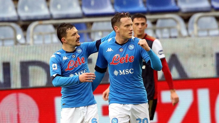 CAGLIARI, ITALY - JANUARY 03:  Piotr Zielinski of Napoli celebrates his teams first goal during the Serie A match between Cagliari Calcio and SSC Napoli at Sardegna Arena on January 03, 2021 in Cagliari, Italy. (Photo by Enrico Locci/Getty Images)