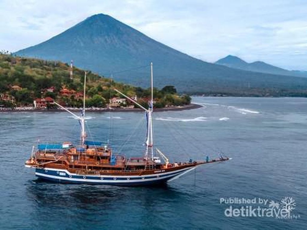 Wisata Live on Board Naik Pinisi, Kayak Apa Sih? Wisata Live on Board Naik Pinisi, Kayak Apa Sih?