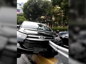 Pelajaran dari Kecelakaan Innova Tertusuk Besi Pembatas Jalan