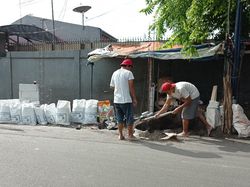 Minggu Pagi, Pembangunan Posko 3 Pilar di Dekat Eks Markas FPI Dilanjutkan