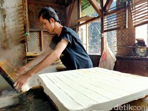 Harga Kedelai Naik, Perajin Tahu di Sumedang Tetap Produksi Harga Kedelai Naik, Perajin Tahu di Sumedang Tetap Produksi