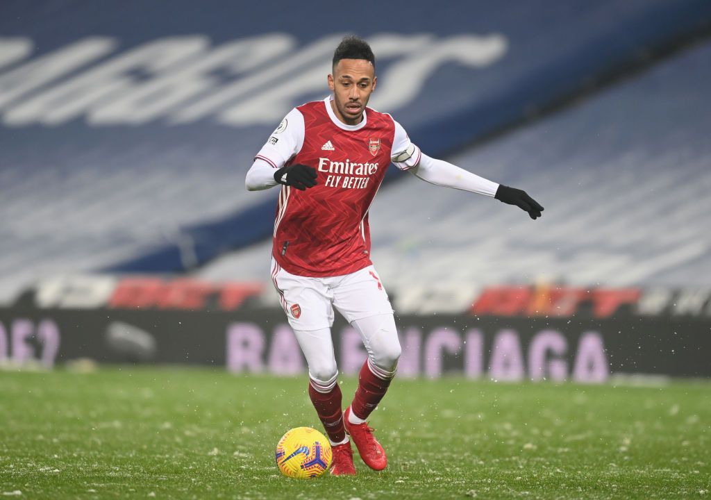 WEST BROMWICH, ENGLAND - JANUARY 02: Pierre-Emerick Aubameyang of Arsenal runs with the ball during the Premier League match between West Bromwich Albion and Arsenal at The Hawthorns on January 02, 2021 in West Bromwich, England. The match will be played without fans, behind closed doors as a Covid-19 precaution. (Photo by Michael Regan/Getty Images)