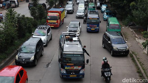 Puncak Arus Balik Libur Tahun Baru, Begini Suasana di Cileunyi