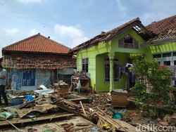 Angin Puting Beliung Terjang Selangit Cirebon, 20 Warga Alami Luka