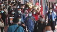 Stasiun Pasar Senen Sibuk Saat Puncak Arus Balik Libur Tahun Baru