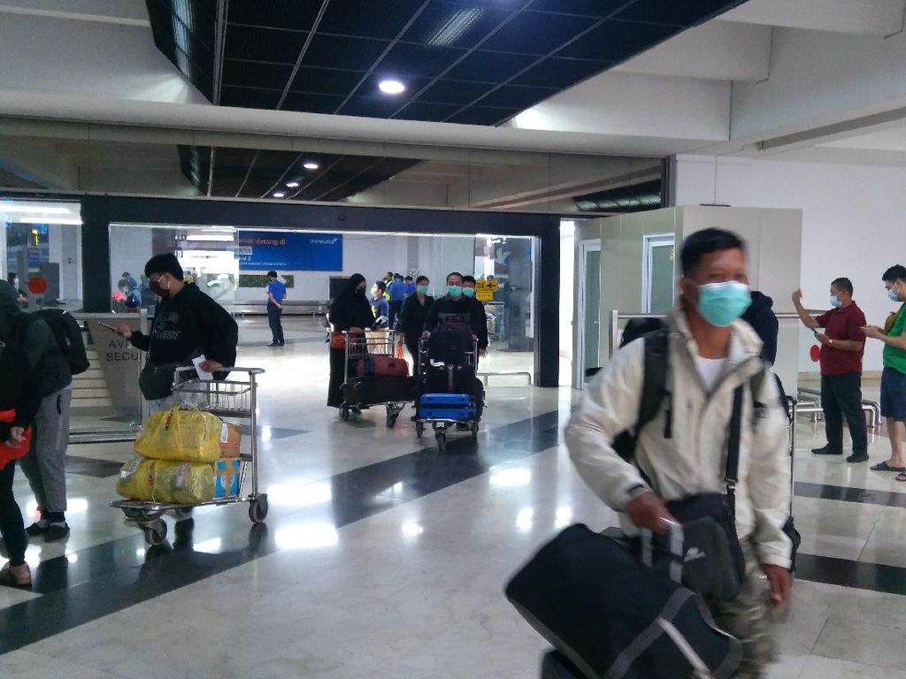 Cegah Varian Baru Corona Masuk RI, WNI di LN Diminta Tunda Kepulangan Cegah Varian Baru Corona Masuk RI, WNI di LN Diminta Tunda Kepulangan