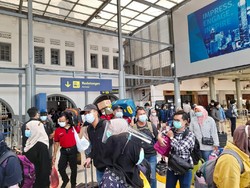Puncak Arus Balik, 16 Ribu Penumpang KA Tiba di Stasiun Gambir-Senen Pagi Ini