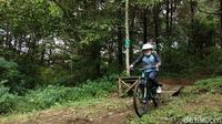 Foto: Trek Downhill Pertama di Gunung Ciremai