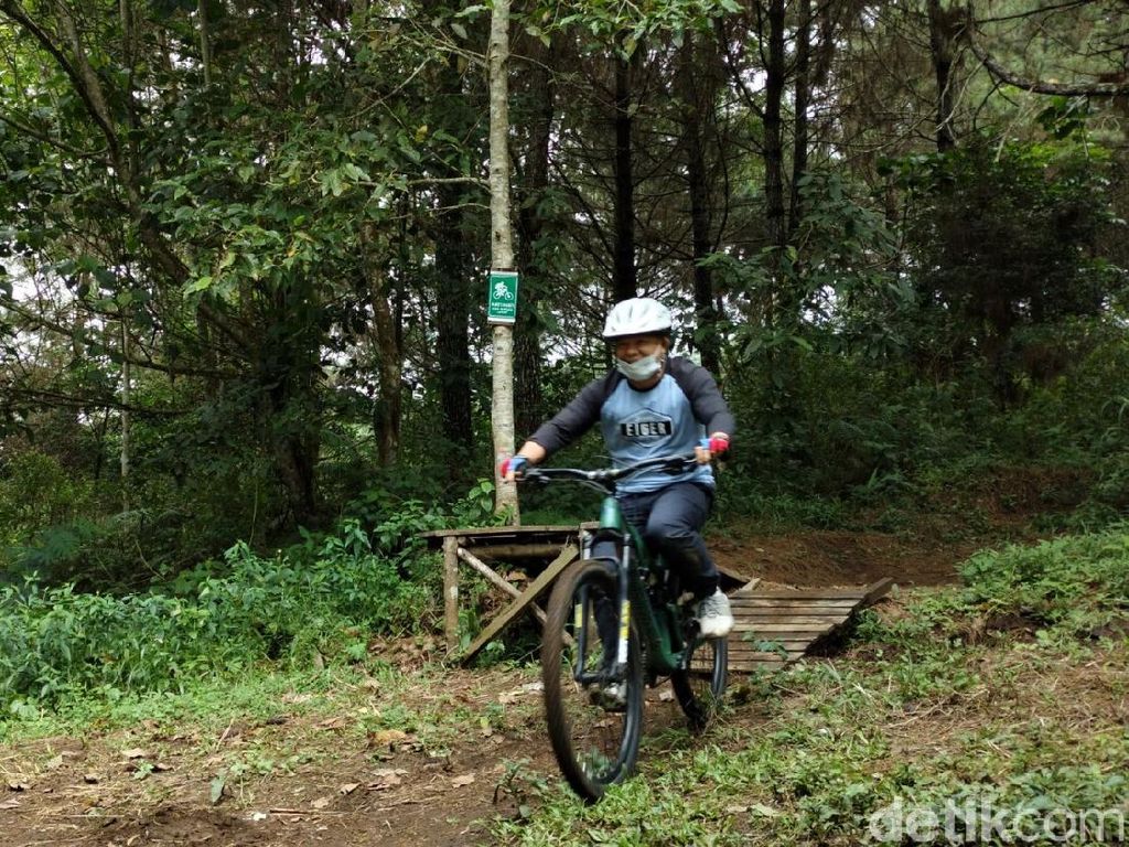 Foto: Trek Downhill Pertama di Gunung Ciremai Foto: Trek Downhill Pertama di Gunung Ciremai