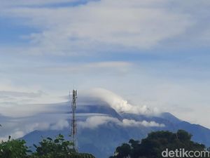 Gunung Merapi Erupsi Pagi Ini, Muntahkan Awan Panas