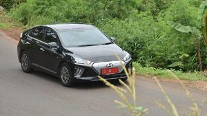 Saat Wagub Jabar Nyetir Mobil Dinas Listrik