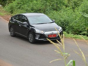 Saat Wagub Jabar Nyetir Mobil Dinas Listrik