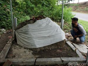 Mitos Klakson Kendaraan dan Sesaji untuk Watu Blorok di Mojokerto Mitos Klakson Kendaraan dan Sesaji untuk Watu Blorok di Mojokerto