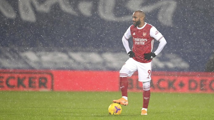 Arsenals Alexandre Lacazette waits for kick off as snow falls during the English Premier League soccer match between West Bromwich Albion and Arsenal at the Hawthorns in Birmingham, England, Saturday, Jan. 2, 2021. (Michael Regan/ Pool via AP)