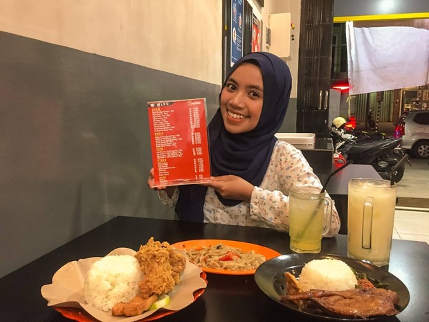 ayam nelongso/sumber:instagram.com/rikewidyaa/ ayam nelongso