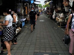 Turis Kaget Lihat Kondisi Bali, Pedagang Sampai Memohon Beli Barang