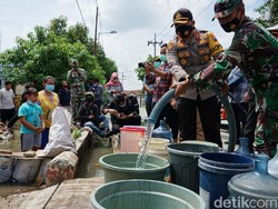 Korban Banjir di Mojokerto Mulai Dapat Bantuan Air Bersih