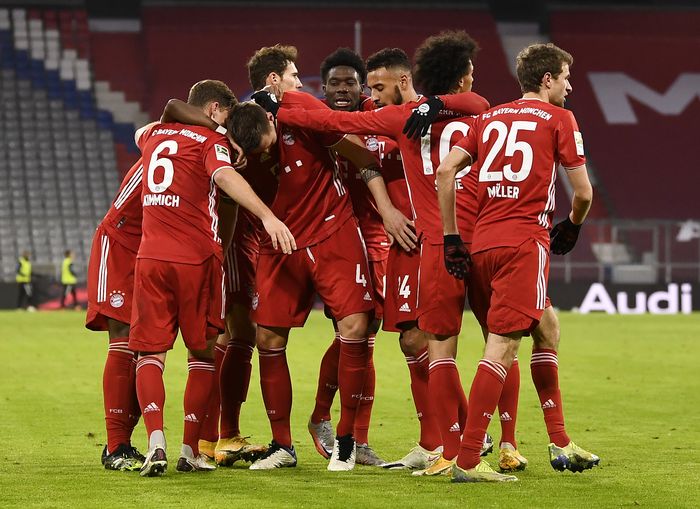 Bayern Munich MUNICH, GERMANY - JANUARY 03: Niklas Suele of FC Bayern Munich celebrates with team mates after scoring their sides third goal during the Bundesliga match between FC Bayern Muenchen and 1. FSV Mainz 05 at Allianz Arena on January 03, 2021 in Munich, Germany. Sporting stadiums around Germany remain under strict restrictions due to the Coronavirus Pandemic as Government social distancing laws prohibit fans inside venues resulting in games being played behind closed doors. (Photo by Lukas Barth-Tuttas - Pool/Getty Images)
