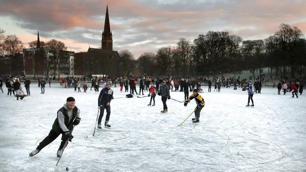 Begini Cara Warga di Inggris Nikmati Musim Dingin