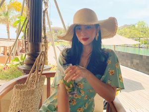 Bunga Zainal Soal Tudingan Murtad dan Hidup Matre Bunga Zainal Soal Tudingan Murtad dan Hidup Matre