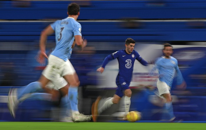 Chelseas Christian Pulisic runs with the ball during the English Premier League soccer match between Chelsea and Manchester City at Stamford Bridge, London, England, Sunday, Jan. 3, 2021. (AP Photo/Ian Walton/Pool)