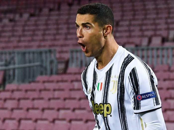 BARCELONA, SPAIN - DECEMBER 08: Cristiano Ronaldo of Juventus F.C. celebrates after scoring their team's first goal from the penalty spot during the UEFA Champions League Group G stage match between FC Barcelona and Juventus at Camp Nou on December 08, 2020 in Barcelona, Spain. Sporting stadiums around Spain remain under strict restrictions due to the Coronavirus Pandemic as Government social distancing laws prohibit fans inside venues resulting in games being played behind closed doors.  (Photo by David Ramos/Getty Images)