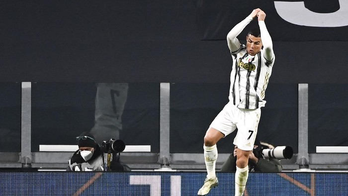 Cristiano Ronaldo of Juventus celebrates after scoring 3-0 during the Italian Serie A soccer match between Juventus and Udinese at the Allianz Stadium in Turin, Italy, Sunday Jan. 3, 2021. (Marco Alpozzi/LaPresse via AP)