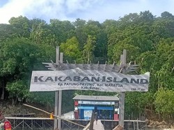 Operator Tur Kecewa Ria Ricis Bisa Masuk Danau Kakaban yang Ditutup