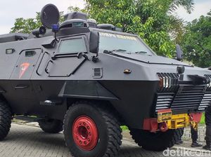 Dikawal Barracuda, Vaksin COVID-19 Tiba di Surabaya