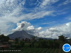 Gunung Sinabung Erupsi 3 Kali Hari Ini, Warga Diminta Jauhi Radius 5 Km