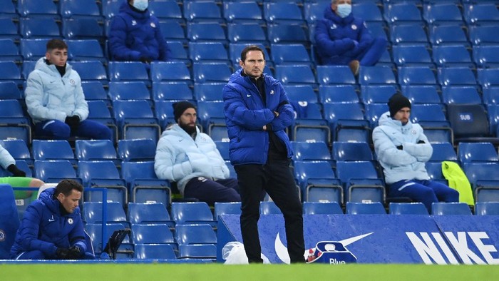 LONDON, ENGLAND - JANUARY 03: Frank Lampard, Manager of Chelsea looks on during the Premier League match between Chelsea and Manchester City at Stamford Bridge on January 03, 2021 in London, England. The match will be played without fans, behind closed doors as a Covid-19 precaution. (Photo by Andy Rain - Pool/Getty Images)