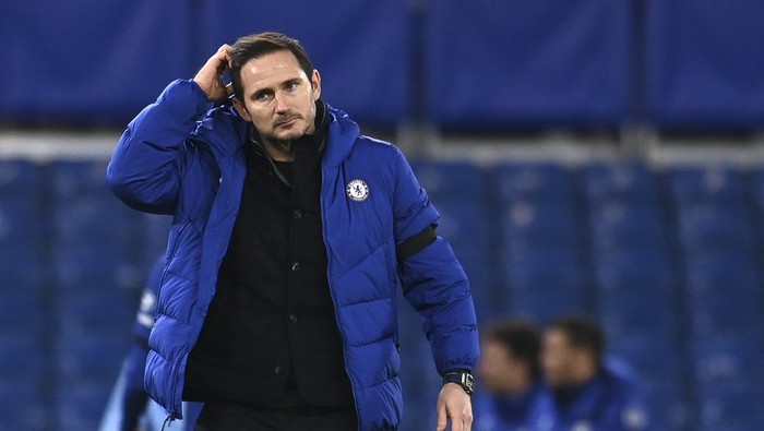 Chelseas head coach Frank Lampard scratches his head after the English Premier League soccer match between Chelsea and Manchester City at Stamford Bridge, London, England, Sunday, Jan. 3, 2021. City won the match 3-1. (Andy Rain/Pool via AP)