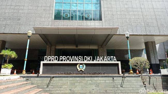 DPRD DKI Mau Ajukan Vaksin COVID untuk Keluarga, Wagub Riza: Terbatas DPRD DKI Mau Ajukan Vaksin COVID untuk Keluarga, Wagub Riza: Terbatas