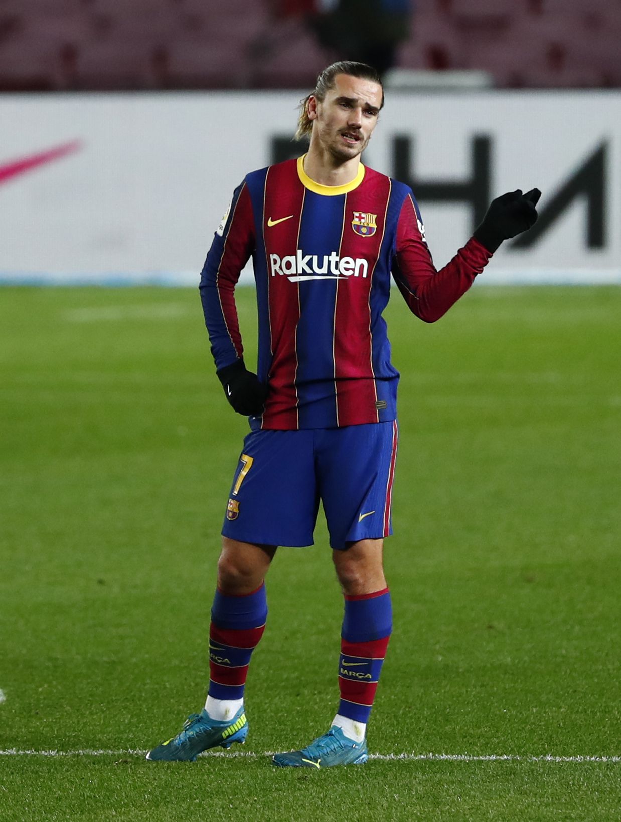 Barcelona's Antoine Griezmann gestures during the Spanish La Liga soccer match between Barcelona and Eibar at the Camp Nou stadium in Barcelona in Barcelona, Spain, Tuesday, Dec. 29, 2020. (AP Photo/Joan Monfort)