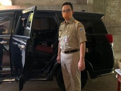 Sembuh dari Corona, Anies Baswedan Kembali Ngantor di Balai Kota