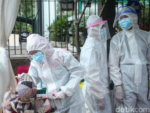 Tak Kunjung Reda Rekor Baru Corona Kala Kasus Harian Dekati 50 Ribu Tak Kunjung Reda Rekor Baru Corona Kala Kasus Harian Dekati 50 Ribu