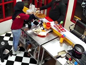 Viral! Pria Nyamar Jadi Driver Ojol Hipnotis Kasir Restoran di Tangerang