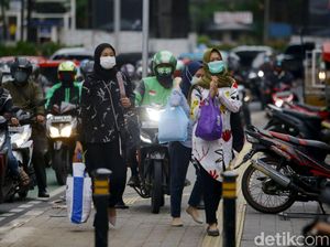 Ketika Hak Pejalan Kaki Ditikung Pemotor Nakal