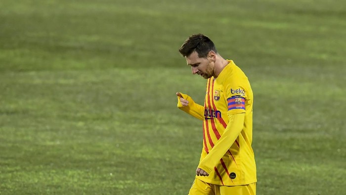 Barcelonas Lionel Messi looks down during the Spanish La Liga soccer match between Huesca and FC Barcelona at El Alcoraz stadium in Huesca, Spain, Sunday, Jan. 3, 2021. (AP Photo/Alvaro Barrientos)