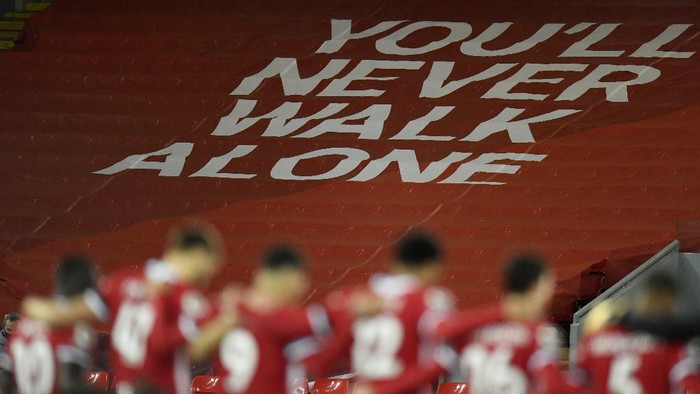 LIVERPOOL, ENGLAND - OCTOBER 31:  A Youll Never Walk Alone banner is seen as Liverpool players observe a minutes silence in memory of former England player, Nobby Stiles MBE, as well as to mark Armistice Day prior to the Premier League match between Liverpool and West Ham United at Anfield on October 31, 2020 in Liverpool, England. Sporting stadiums around the UK remain under strict restrictions due to the Coronavirus Pandemic as Government social distancing laws prohibit fans inside venues resulting in games being played behind closed doors. (Photo by Peter Powell - Pool/Getty Images)