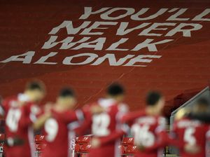 Liverpool Berduka, Penyanyi Youll Never Walk Alone Wafat