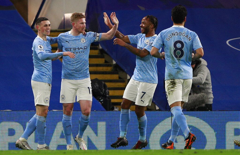 Manchester City's Phil Foden, left, celebrates with teammate Kevin De Bruyne after scoring his team's second goal during the English Premier League soccer match between Chelsea and Manchester City at Stamford Bridge, London, England, on Sunday, Jan.3, 2021 (AP Photo / Ian Walton / Pool)