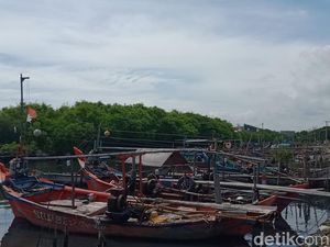 Cuaca Ekstrem, Nelayan Cirebon Pilih Jadi Kuli dan Cari Kerang Hijau Cuaca Ekstrem, Nelayan Cirebon Pilih Jadi Kuli dan Cari Kerang Hijau
