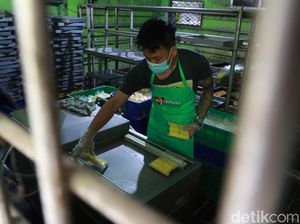 Tetap Produksi, Perajin Tahu Cibuntu Bandung Menaikkan Harga