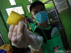 Perajin Tahu Cibuntu Bandung Naikkan Harga Demi Tetap Produksi